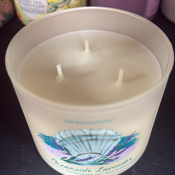 Bath & Body Works Oceanside Lavender Candle with Seashell Design - Picture 2 of 2